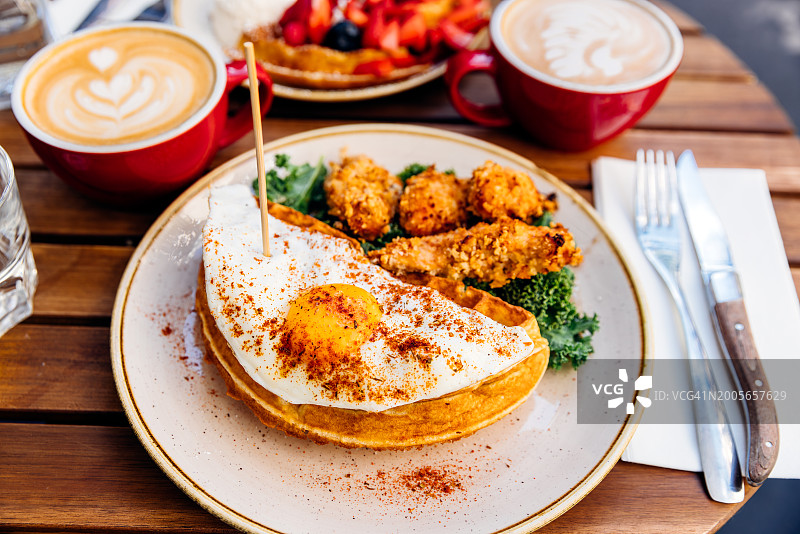 炸鸡煎蛋华夫饼早餐图片素材