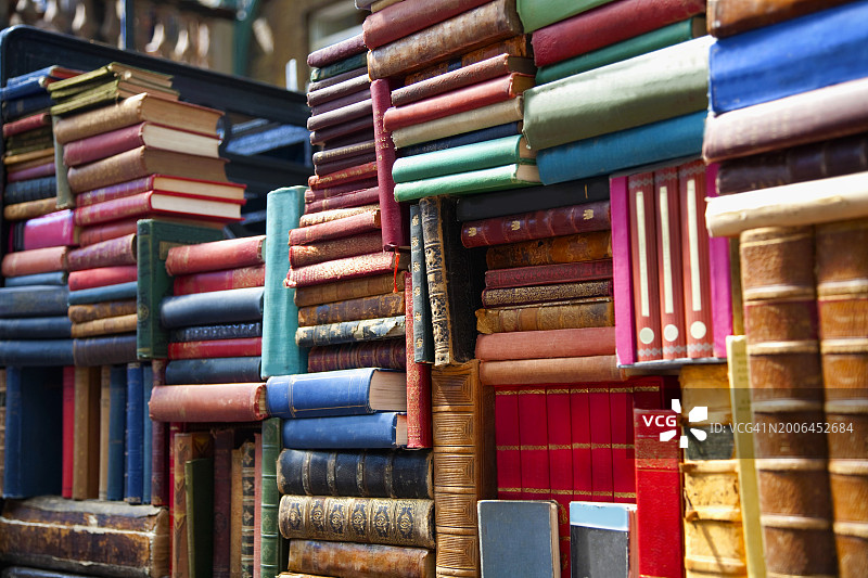 旧书堆图片素材