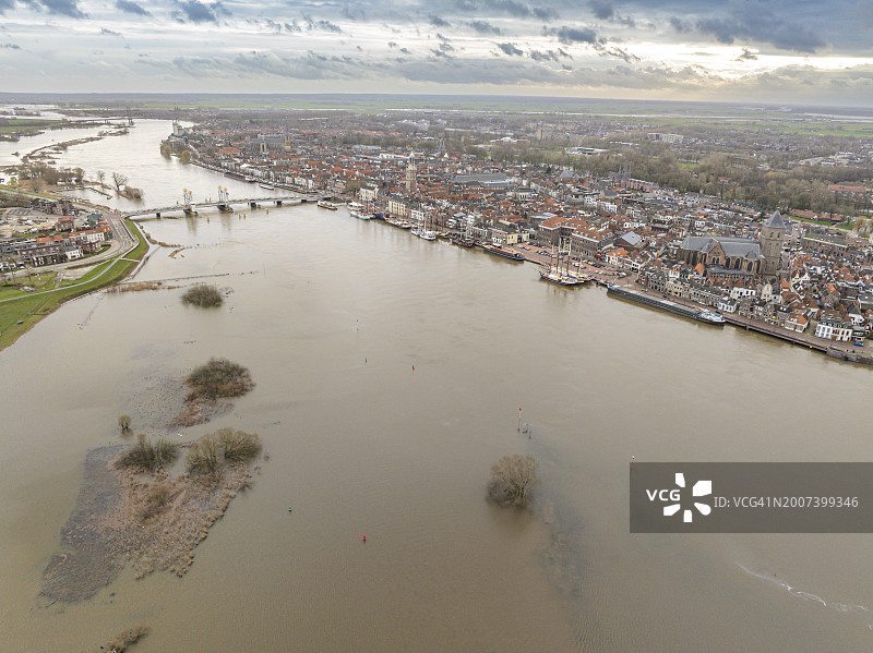 艾瑟尔河在暴雨过后坎彭的漫滩图片素材