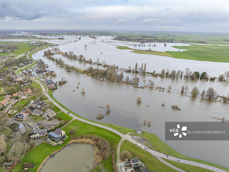 暴雨过后洪水泛滥的艾瑟尔河图片素材