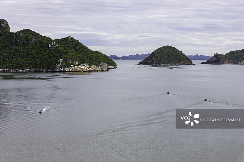 泰国巴蜀府泰国湾美丽的热带海滩和蓝天图片素材