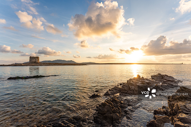 意大利撒丁岛斯廷蒂诺的拉佩罗萨海滩日出图片素材