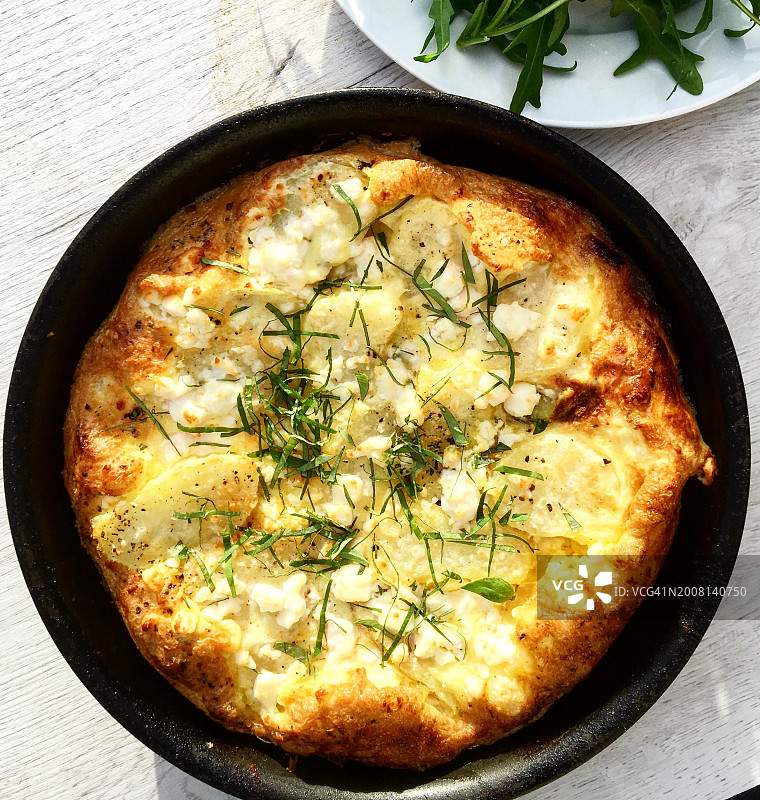 桌上容器中食物的俯视图图片素材