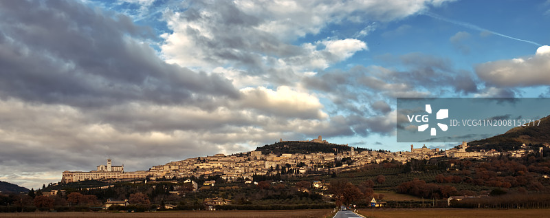 建筑群对着天空的全景图片素材
