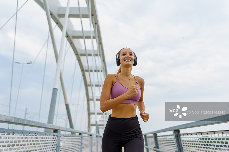 桥接健身与自由图片素材