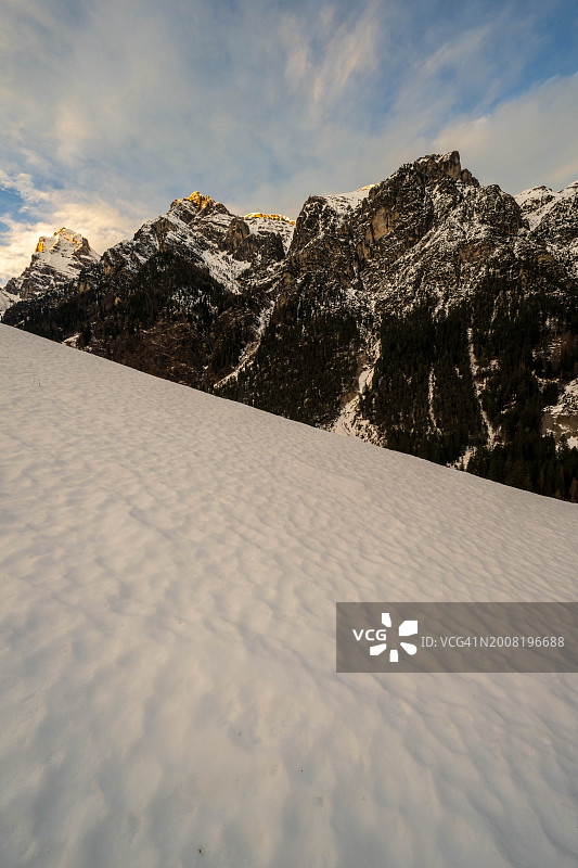 意大利布伦内罗雪山景色图片素材