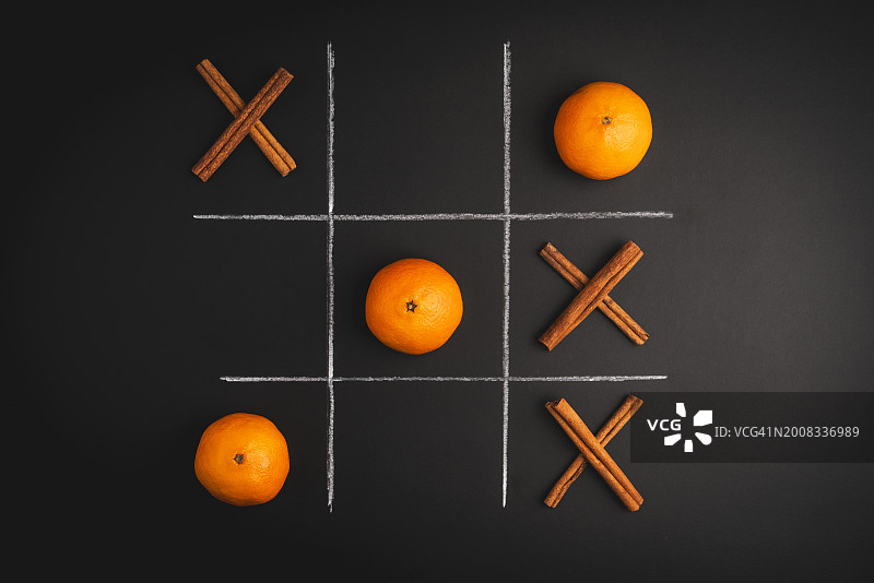 桌子上橙色水果的俯视图，爱沙尼亚图片素材