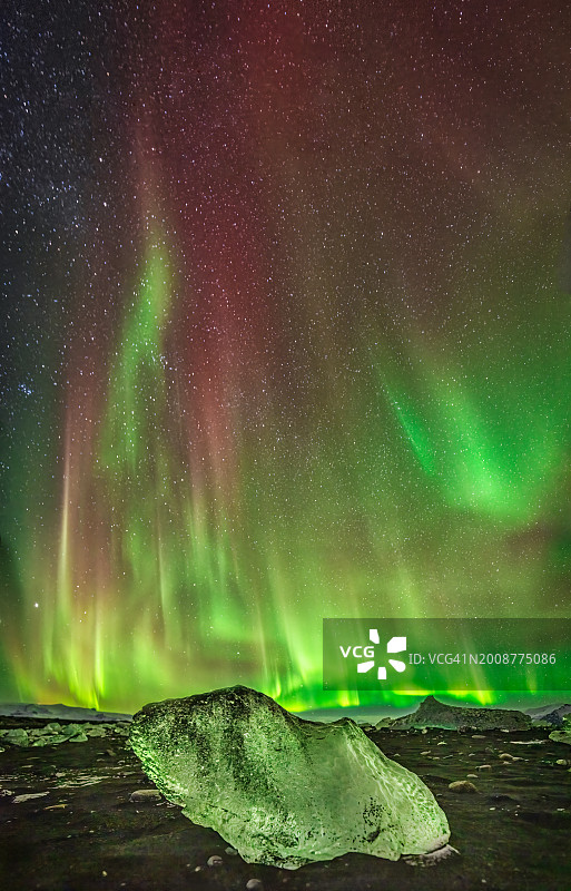 冰岛钻石海滩上的北极光图片素材