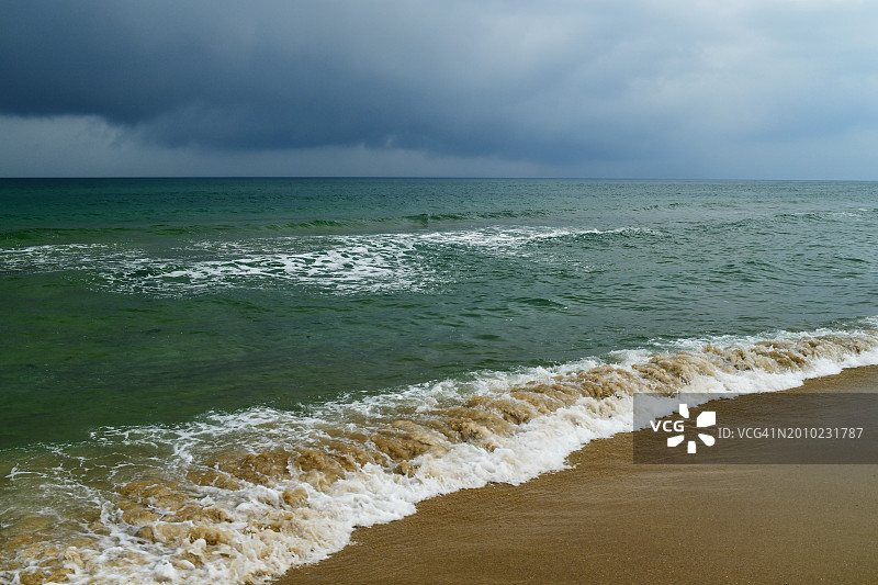 黑海海岸线夏季风暴图片素材