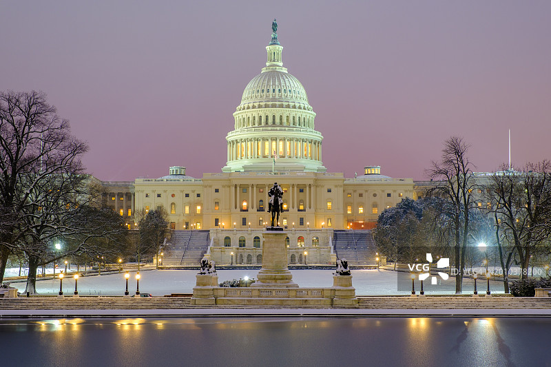 国会大厦的冬日黎明图片素材