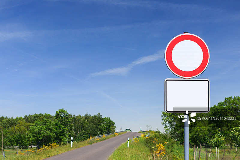 道路交通标志：禁止机动车通行图片素材