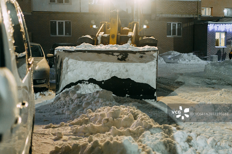 铲雪车移除积雪图片素材