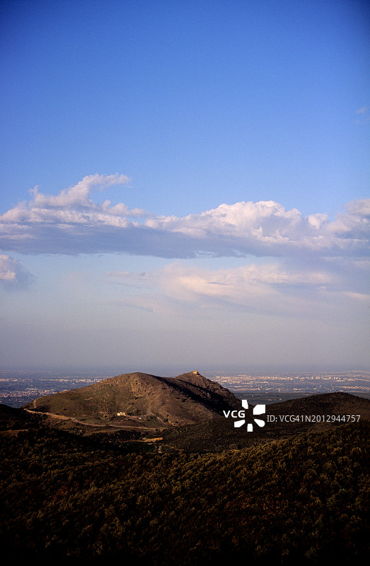山地风光：圣马蒂德拉罗卡小教堂图片素材