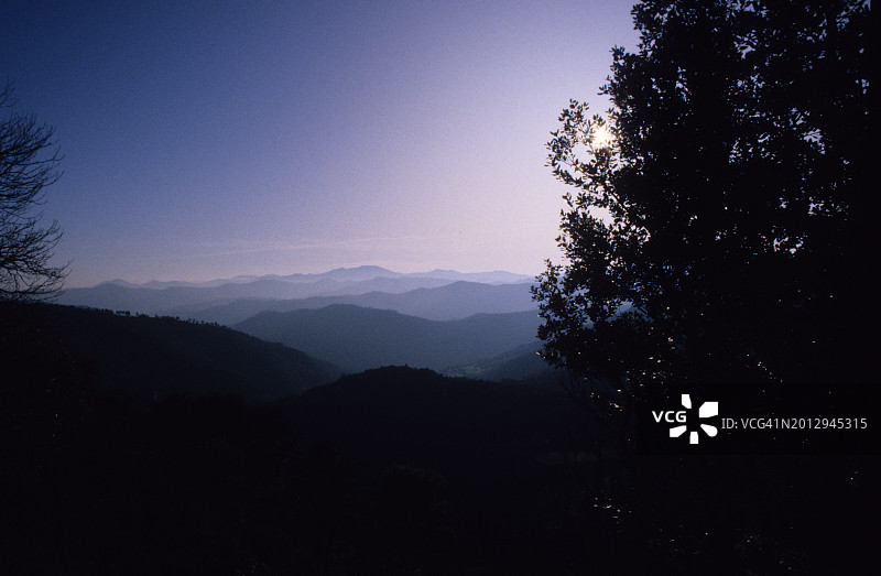东方比利牛斯山脉景观图片素材