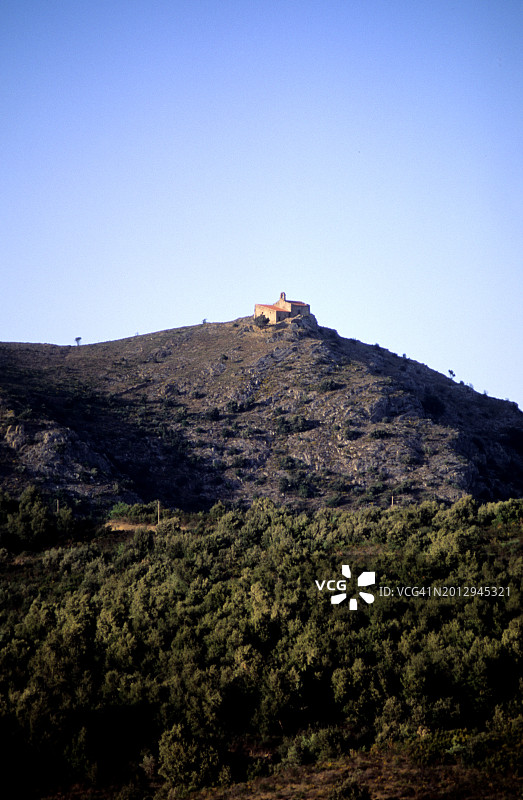 山地风光：圣马蒂德拉罗卡小教堂图片素材