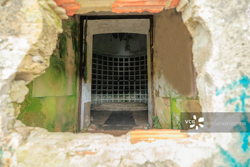 布尔戈斯洞内的意大利金字塔或盾牌陵墓图片素材