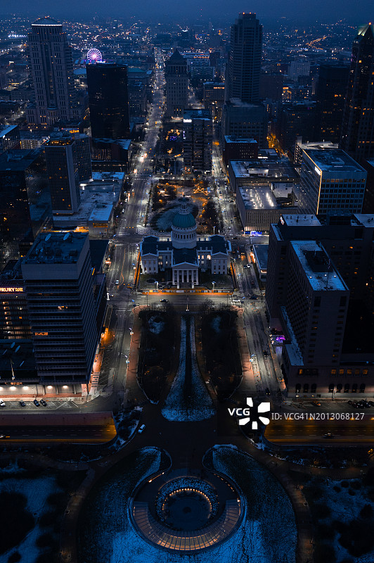 夜间密苏里州城市建筑高角度景观，美国图片素材