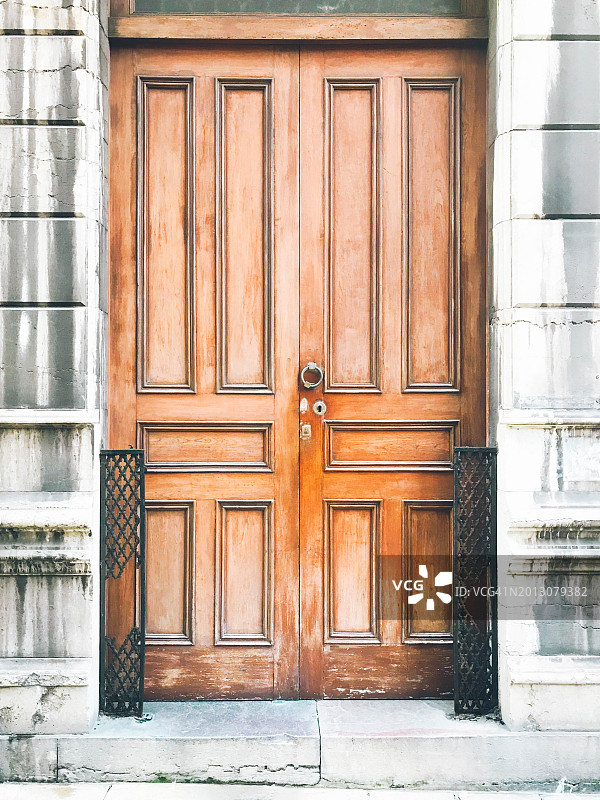 木门的正面图图片素材