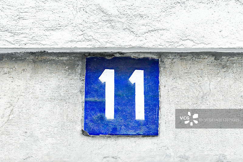 粗糙墙上的数字11图片素材