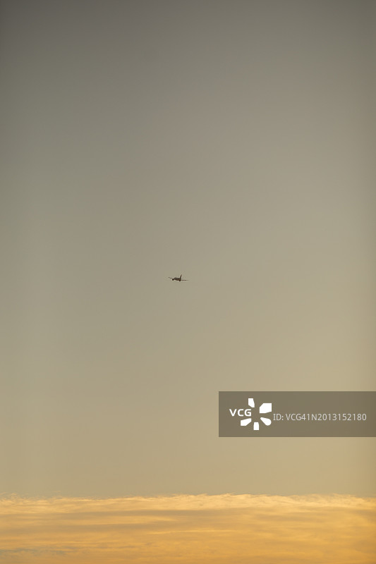 天空中的飞机图片素材