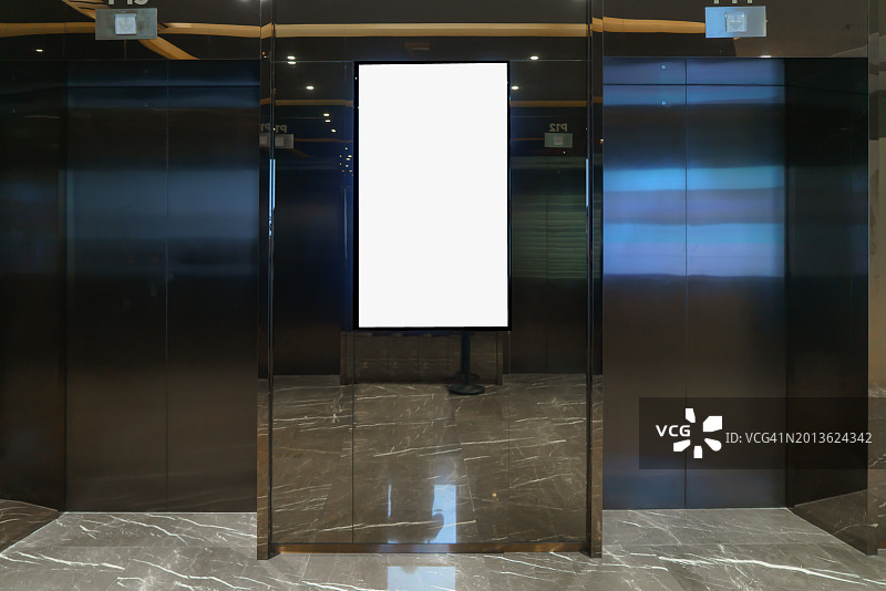 现代建筑内部电梯前的空白banner样机展示图片素材
