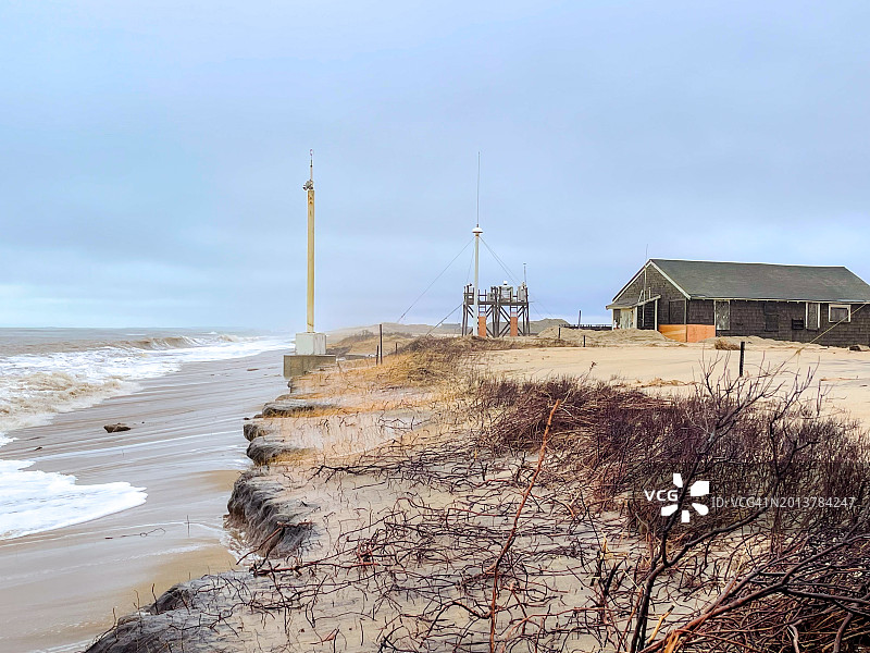 冬季风暴侵蚀南滩沙丘，埃德加镇，马萨诸塞州，2023年12月29日图片素材