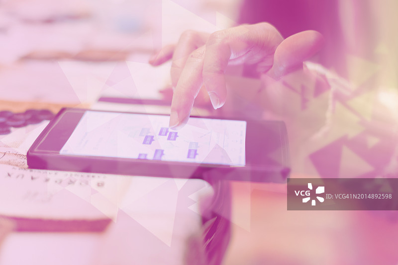 使用手机的女人图片素材