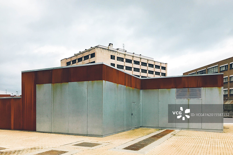 设有废水处理厂的城市空间图片素材