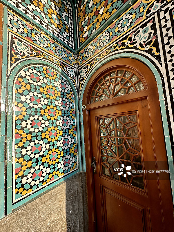 伊朗库姆法蒂玛·马苏梅圣殿的美丽瓷砖图片素材