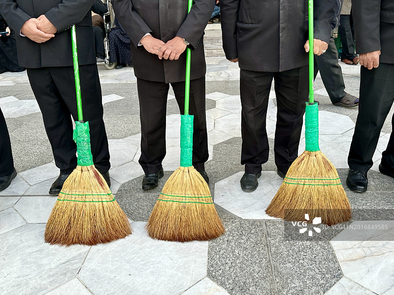 伊玛目礼萨陵墓的清洁工图片素材