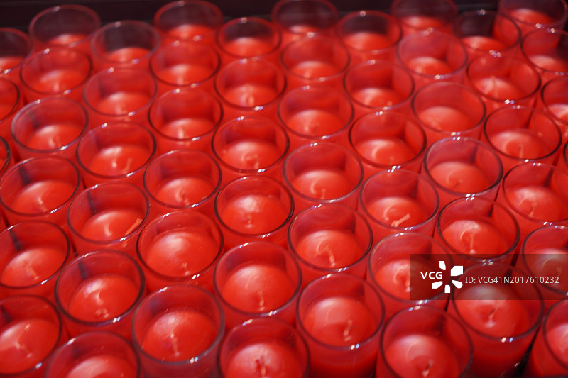 杯子里的红色蜡烛图片素材