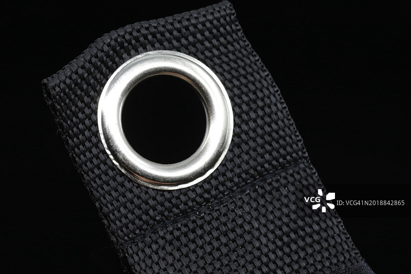 尼龙肩带上的索环图片素材