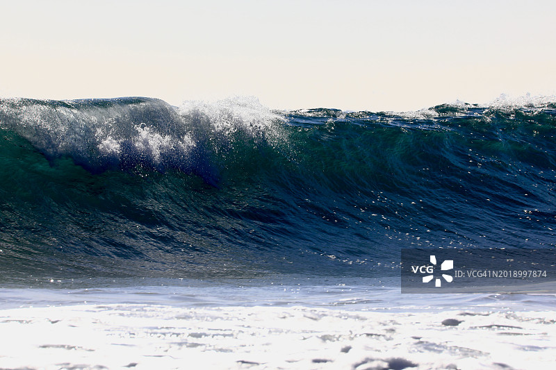 加利福尼亚海岸太平洋上的海浪图片素材