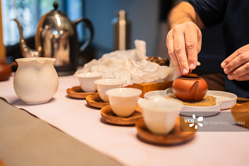 瓷器餐具摆台，中国台湾传统茶道图片素材