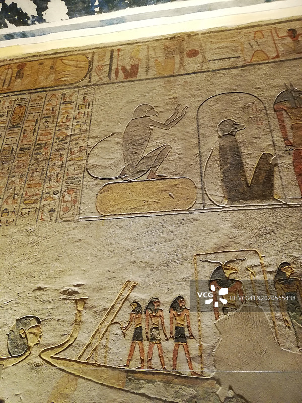 拉美西斯九世陵墓中的古埃及壁画和象形文字图片素材
