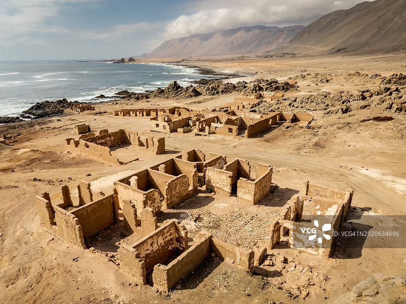 瓦尼略斯海边村庄图片素材