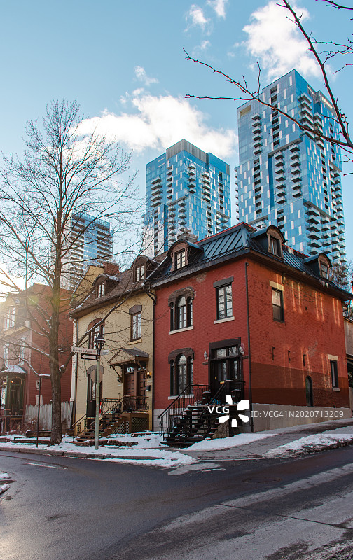 蒙特利尔摩天大楼的低角度视角图片素材