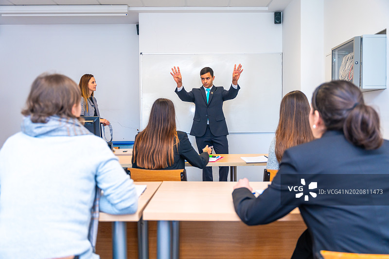 老师在空乘学校授课图片素材