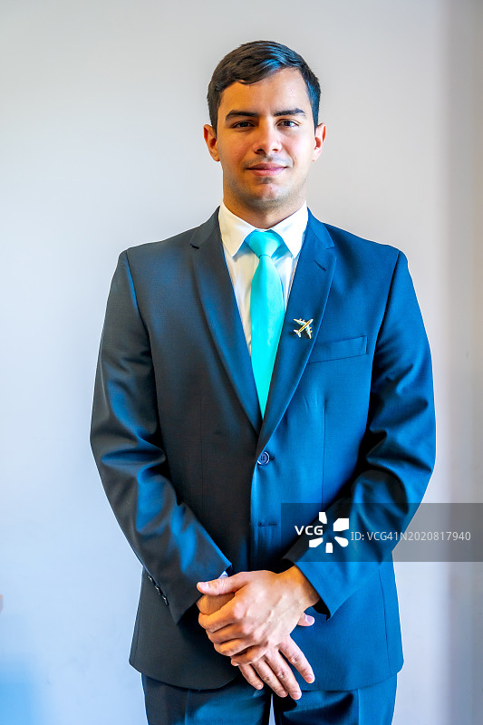 航空公司飞行员的正式肖像图片素材