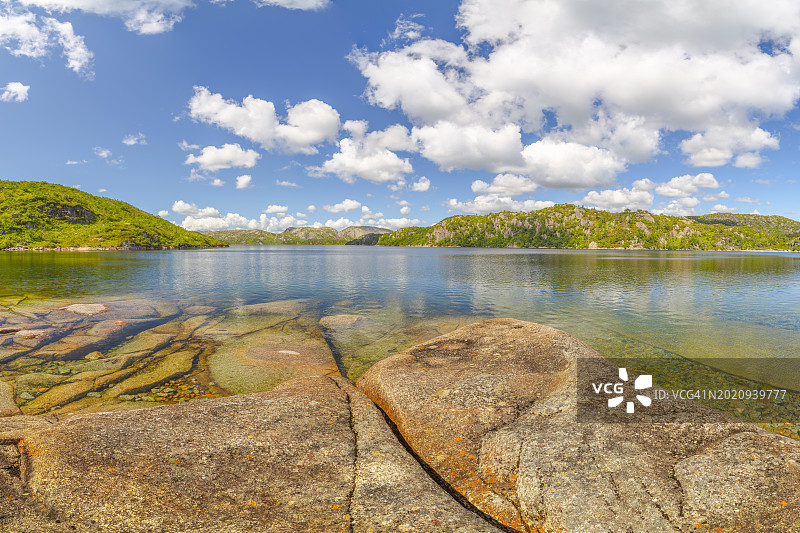 挪威阿格德尔郡奎内瓦特内湖：夏季山水风光摄影图片素材
