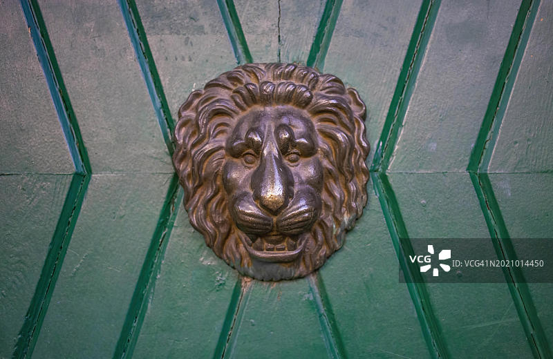 捷克共和国布拉格的狮子头老门细节图片素材