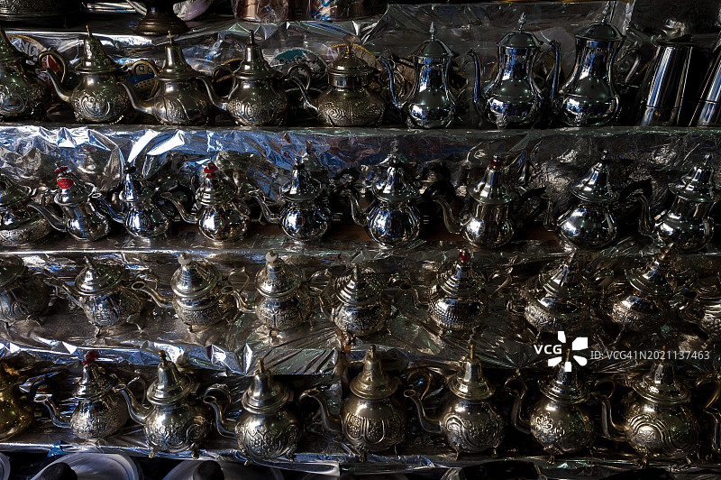 市场上出售的茶壶图片素材