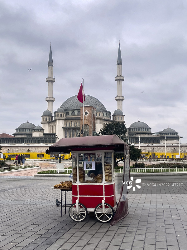 塔克西姆广场和塔克西姆清真寺，清晨图片素材