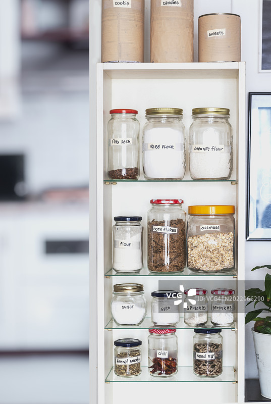 装有不同食物的玻璃容器图片素材