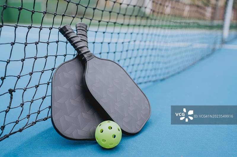 匹克球拍和球图片素材