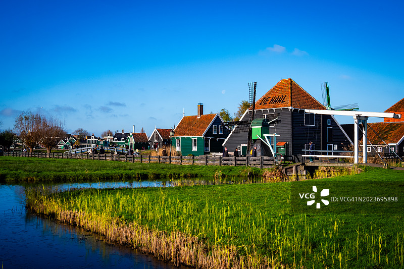 荷兰赞斯塔德赞瑟斯汉斯地区的历史风车图片素材