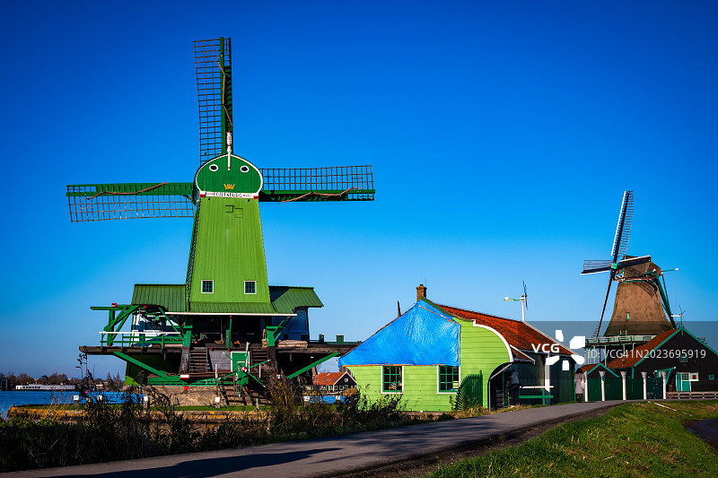 荷兰赞斯塔德赞瑟斯汉斯地区的历史风车图片素材