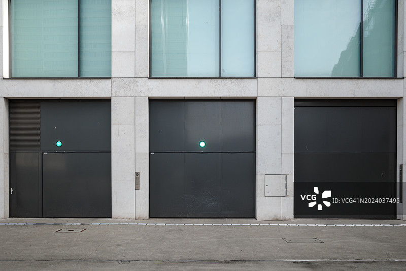 带安全门禁控制的建筑外立面图片素材