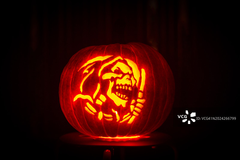 拿着死神的南瓜灯图片素材