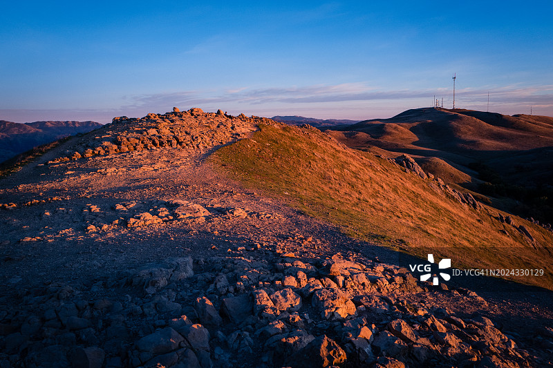 从任务峰看迪亚布洛山脉的黄昏景色图片素材